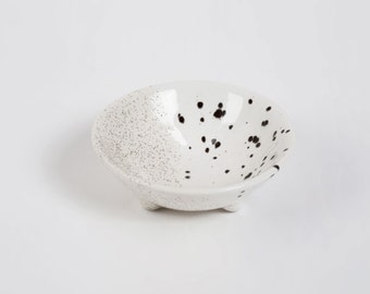 Engagement Ring Holder, Round Ring Dish, Weeding Ring Holder, Modern Ring Dish, Ecru & White