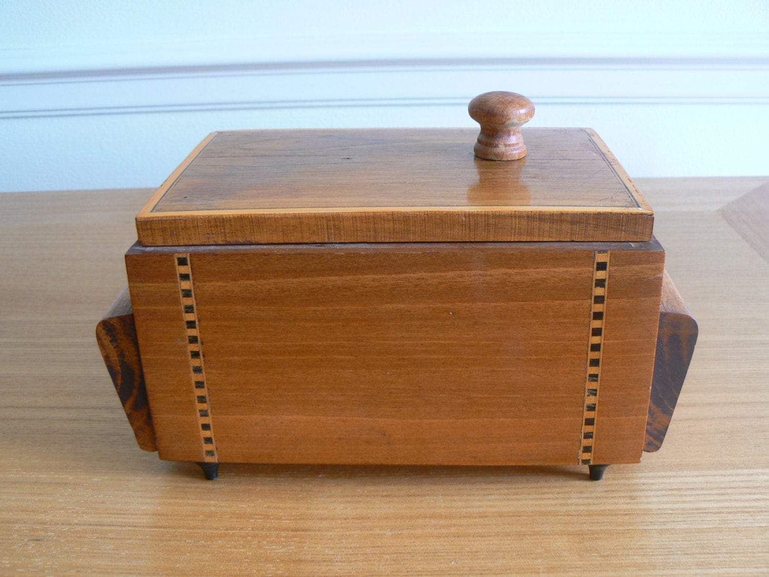 Lovely Vintage Musical Cigarette Box Plays Come Back to