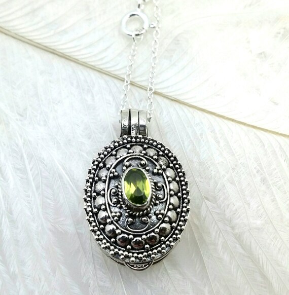 stash necklace