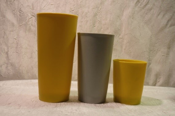 Whose mom or grandma had these tupperware cups in their cupboards