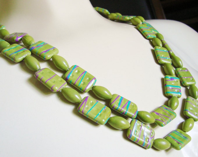 Vintage Olive Green Plastic Art Bead Necklace / Textured / Painted / Hong Kong / Jewelry / Jewellery