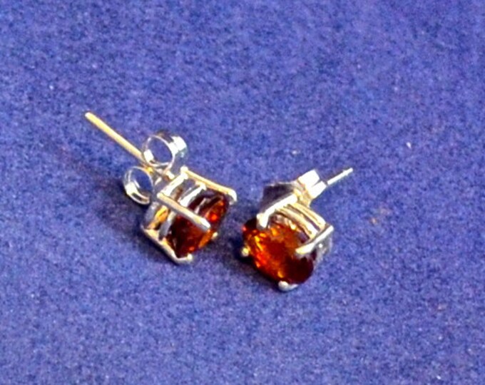 Hessonite Garnet Studs, 7x5mm Oval, Natural, Set in Sterling Silver E921