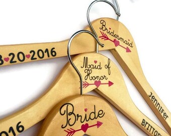 Maid of Honor Hanger / Wedding hanger with date / Bridesmaid Hanger Set of 6 / Wedding Hanger Bride Hanger with Date