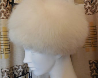 Vintage Fur Hat Fluffy White Arctic Fox Fur Hat Cossack Pillbox Apres Ski Mod Boho 21.5 in