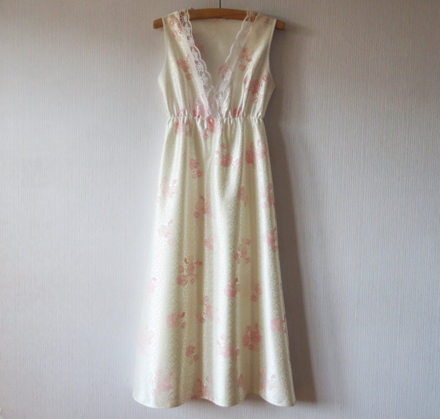 Vintage 70s Nightgown Maxi Nightdress Ivory Nightgown Floral