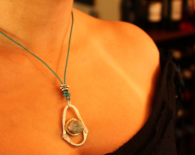 Howlite stone & silver pendant leather necklace