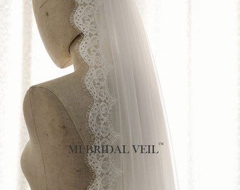 Boho Eyelash Lace Veil, Small Chantilly Lace Veil, Light Soft Veil in Fingertip, Waltz, Chapel and Cathedral Length, HAND MADE