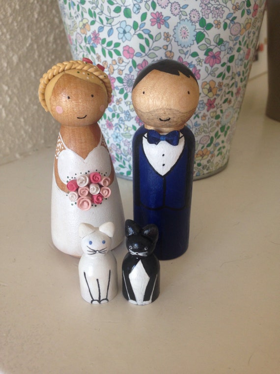 Personalized wedding cake figurines