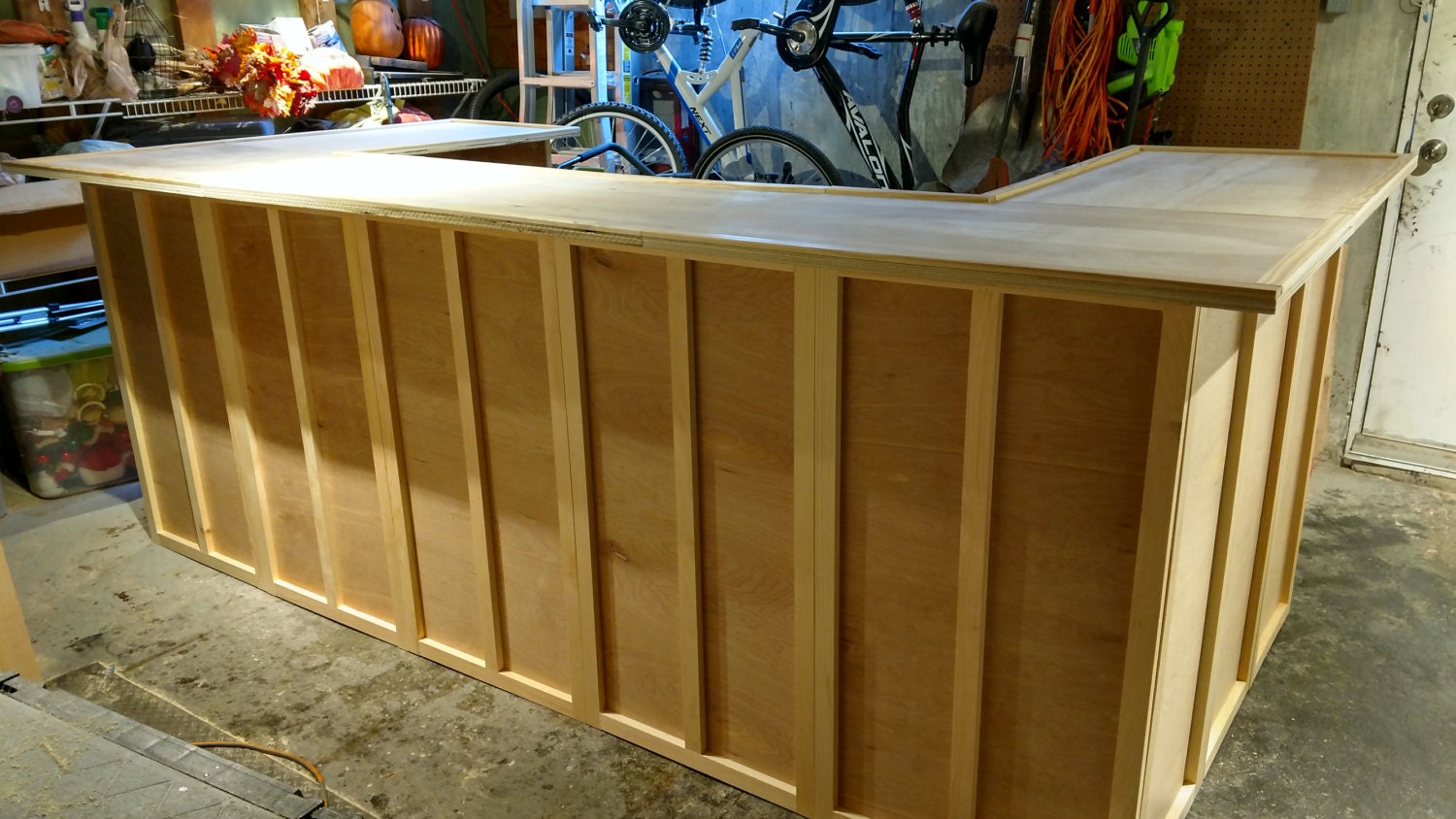 NEW Home Bar Solid Wood Wrap Around 120x24x42 w/36