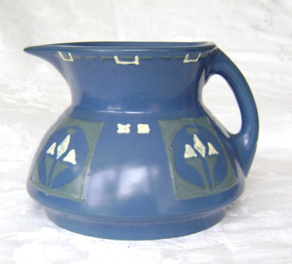 ROSEVILLE POTTERY AZTEC Art Blue Pitcher Great Condition