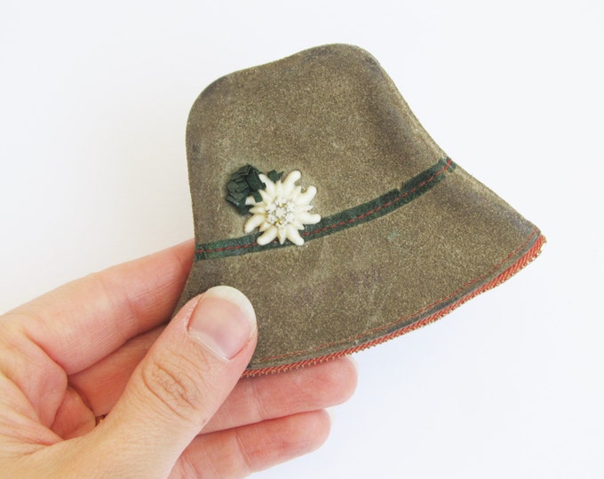 Novelty coin purse, Austrian Edelweiss hat wallet, vintage leather wallet shaped like a ladies hat with an edelweiss flower
