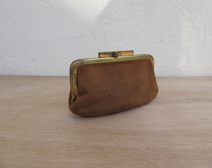 Leather coin purse, small beige or oatmeal suede leather kisslock wallet, 1970's ladies household budget purse