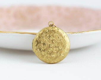 Gift For Her - Floral Locket Necklace - Gold Locket Picture - Long Locket Necklace - Wedding Locket Gold - Photo Locket - Long Necklace