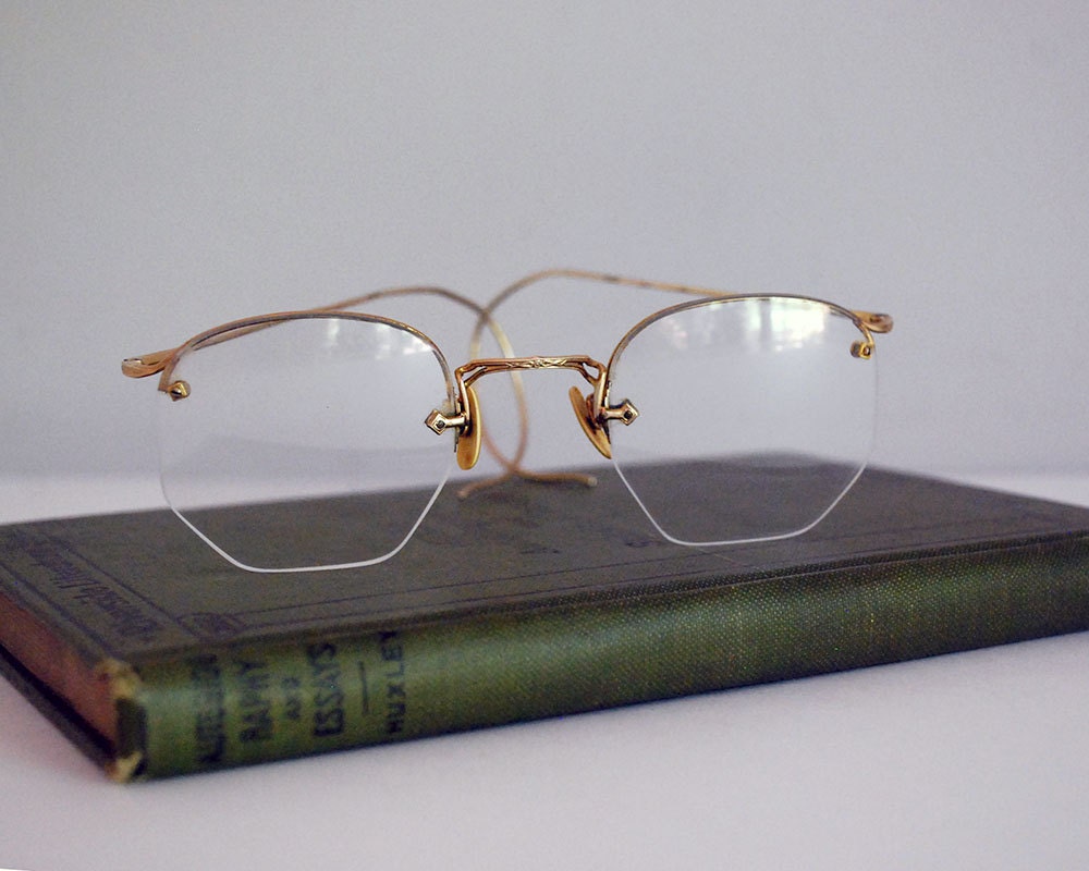 hexagonal rimless glasses