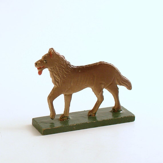 mini wolf figurines