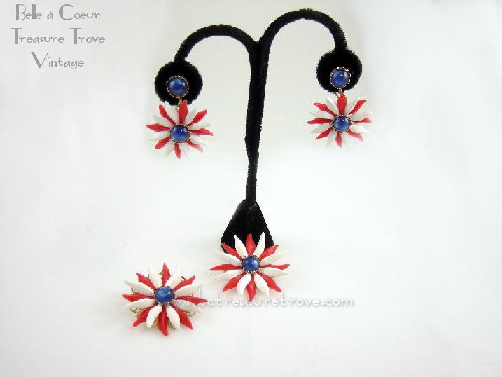 Plastic Flower Jewelry Red White and Blue Set by bctreasuretrove