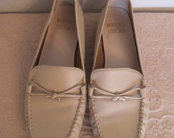two tone mary jane pumps