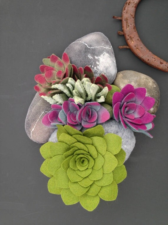 Felt succulent plants and faux stones arrangement by miasole