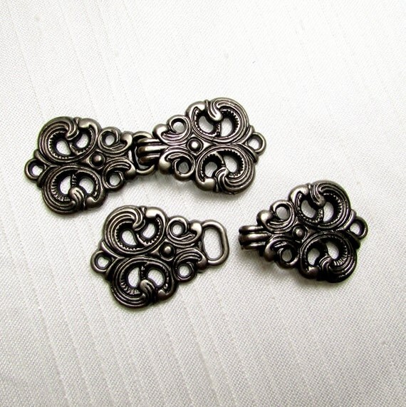 A Decorative Touch Antiqued Silver Hook & Eye Closures 2