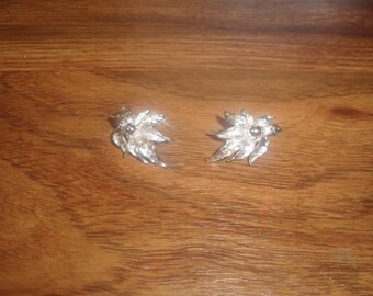 vintage clip on earrings silvertone flower