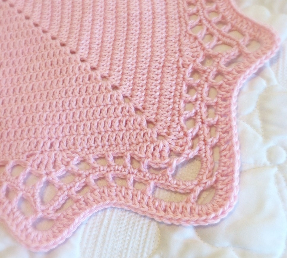 Crochet Baby Blanket Pattern with Scalloped Edge by mangomum