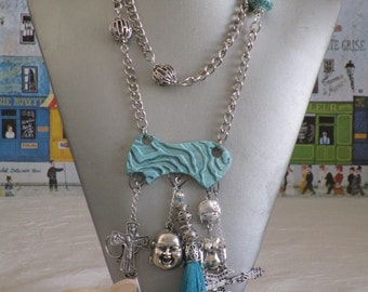 Charmant collier plastron avec pendentif en céramique "Hippie chic"