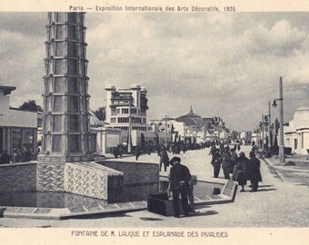 An original postcard of the 1925 Paris Exposition des Arts Decoratifs et Industriels Modernes | Showing the crystal fountain by René Lalique