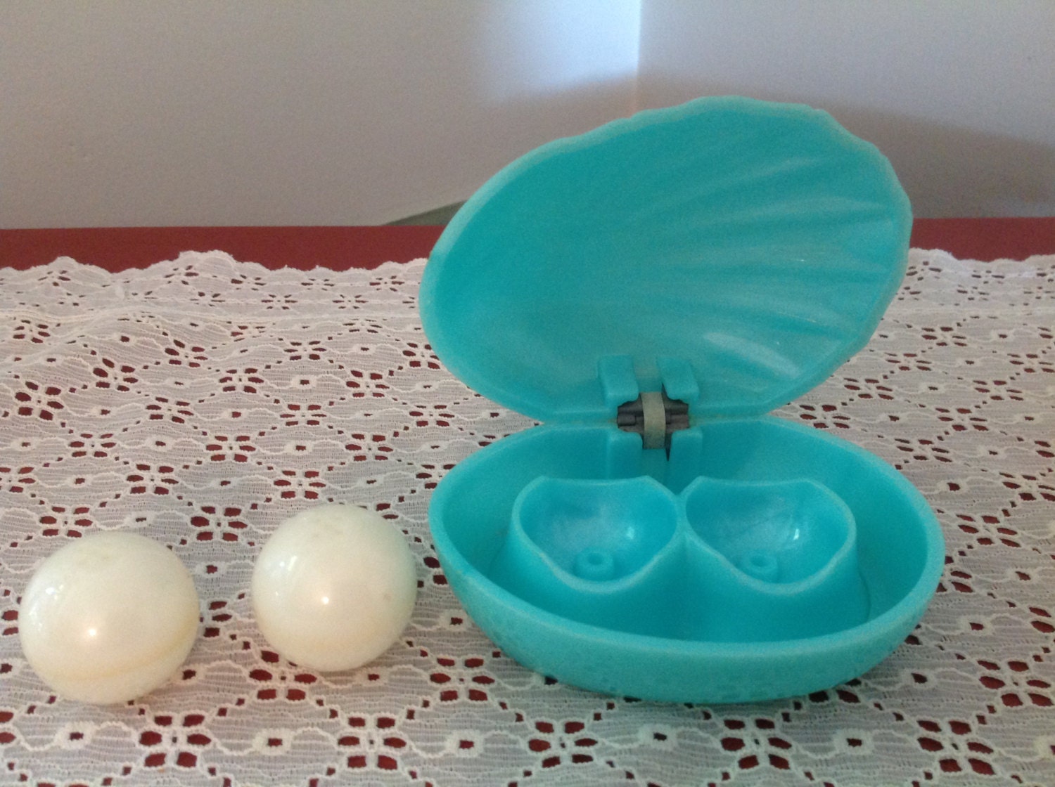 25 off Sale Oyster Container with Pearl Salt and Pepper