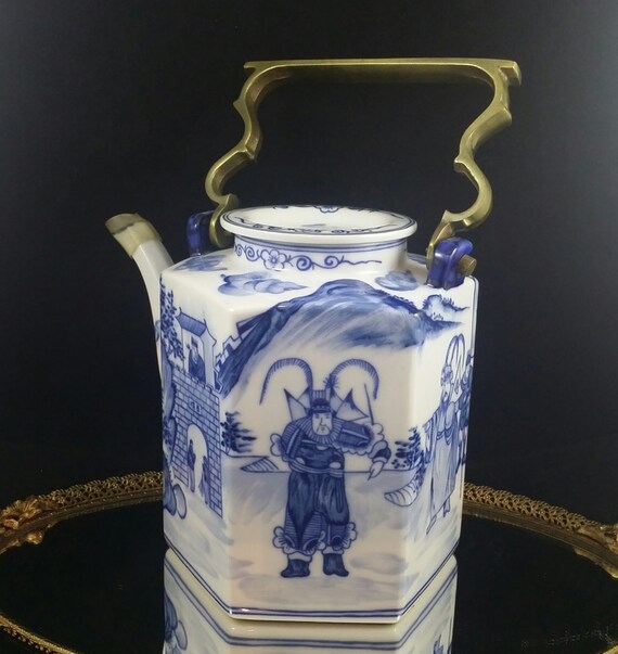 Large Hot Water Pot Tea Pot Asian Blue And White China Water