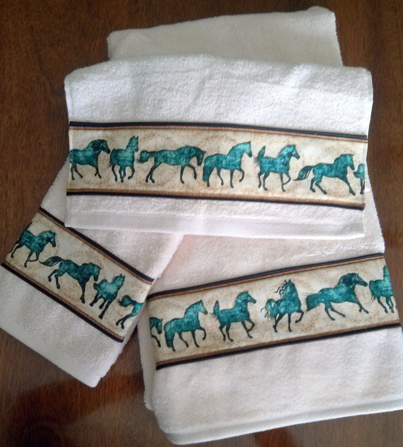 All Listings Don't forget the bathroom when decorating your house in a western or horse theme. We've got all the western and horse themes covered in our bathroom decor: horse.