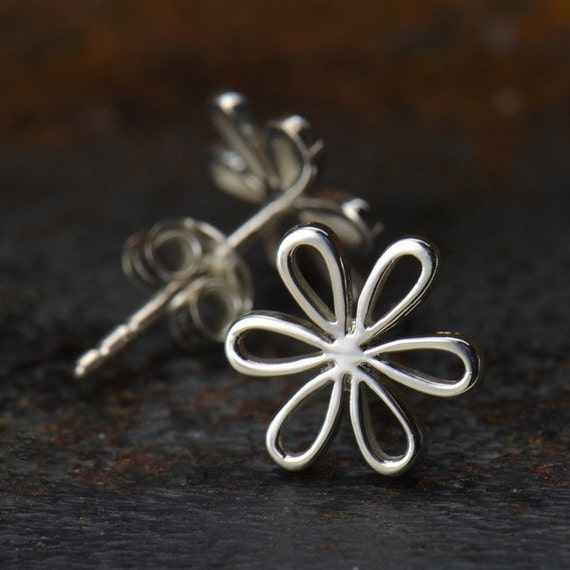 Silver Openwork Daisy Post Earring