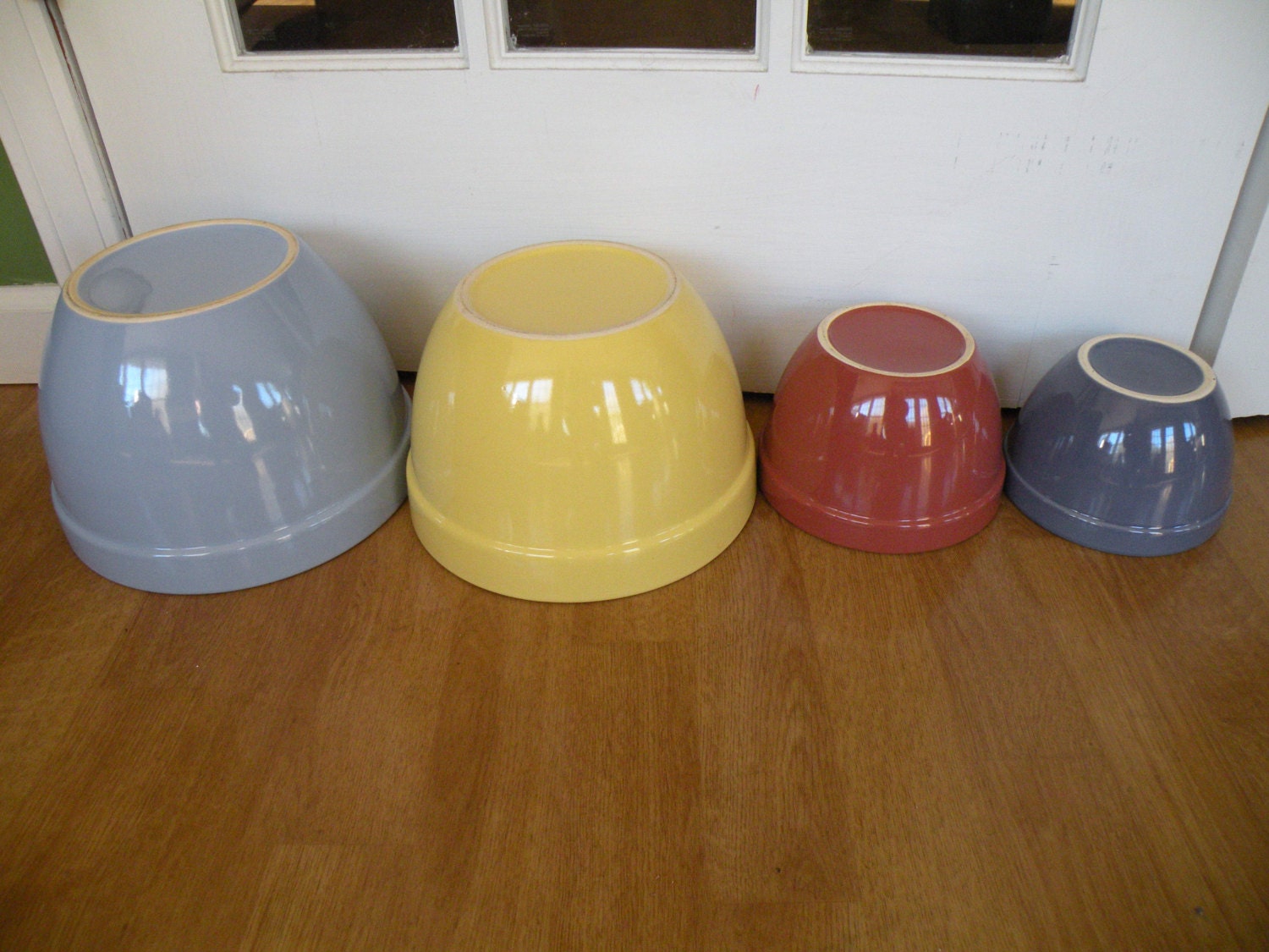 stacking mixing bowls