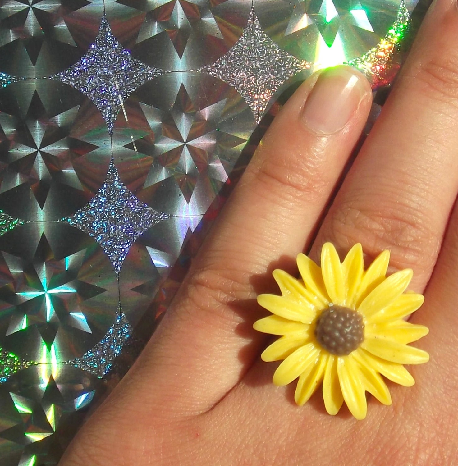 Giant daisy or sunflower retro ring