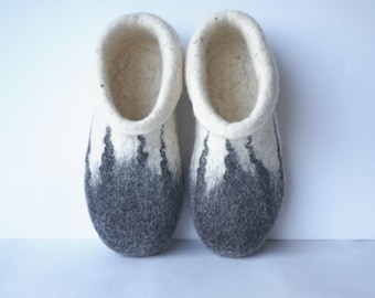 Felted women slippers, felted wool slippers, felt wool slippers, house shoes, felt women's slippers, white grey shoes. Handmade to order