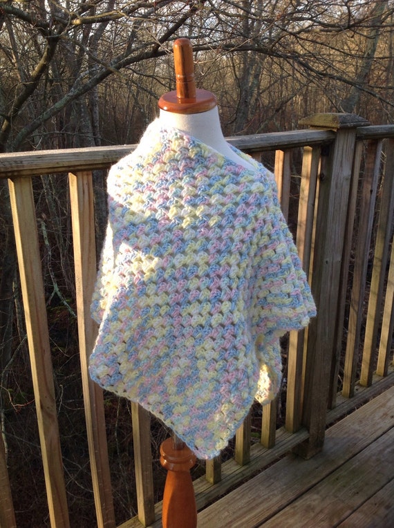 Crocheted poncho. Size 46. Little girls poncho. Pastel