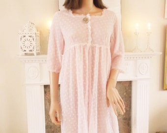 Vintage 60s Pale pink negligee Pale pink dressing gown Pale pink robe Vintage 60s chiffon negligee Pale pink baby doll robe Floral lace