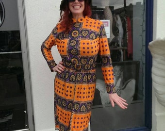 beautiful purple and orange paisley 1970 day dress!!