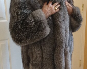 Vintage silver fox fur coat jacket Flora Manfredi fox fur satin lined monogrammed label 1980s