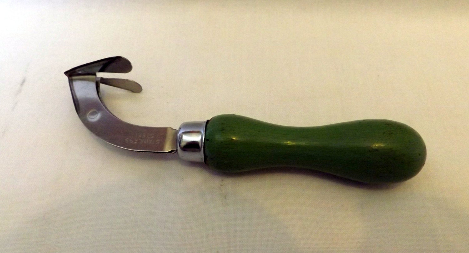 Vintage Tala Grapefruit segment er used to separate the fruit