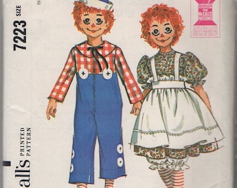 McCall's 7223 "Girl's and Boy's Raggedy Ann and Raggedy Andy Costumes; including wig masks" Size 10-12 Bust 28"-30"