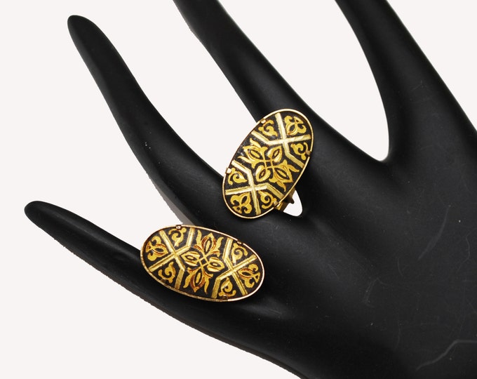 Damascene oval Cuff links - gold and Black Etched enameling - vintage cufflinks