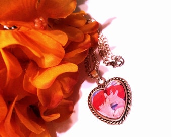 Kissy Pendant - Anastasia and Dimitri