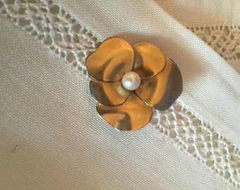 Vintage WRE Small Flower Brooch pin, estate jewelry
