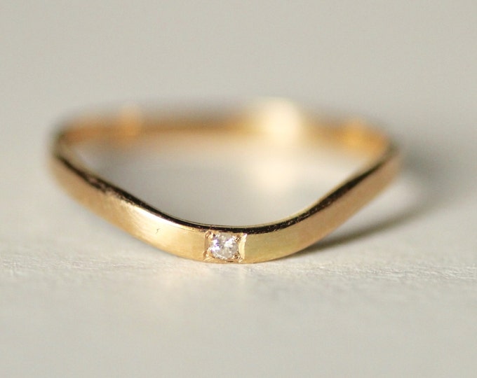Single Diamond Carved Wedding Band Stackable Dainty 14k Solid Gold Delicate Simple minimalist Wedding Ring