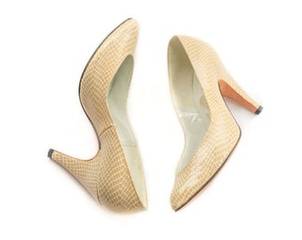1980s tan snakeskin pattern high heels SIZE 3 1/2