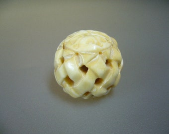 Vintage 1940's Hand Carved Lace Bone Bead