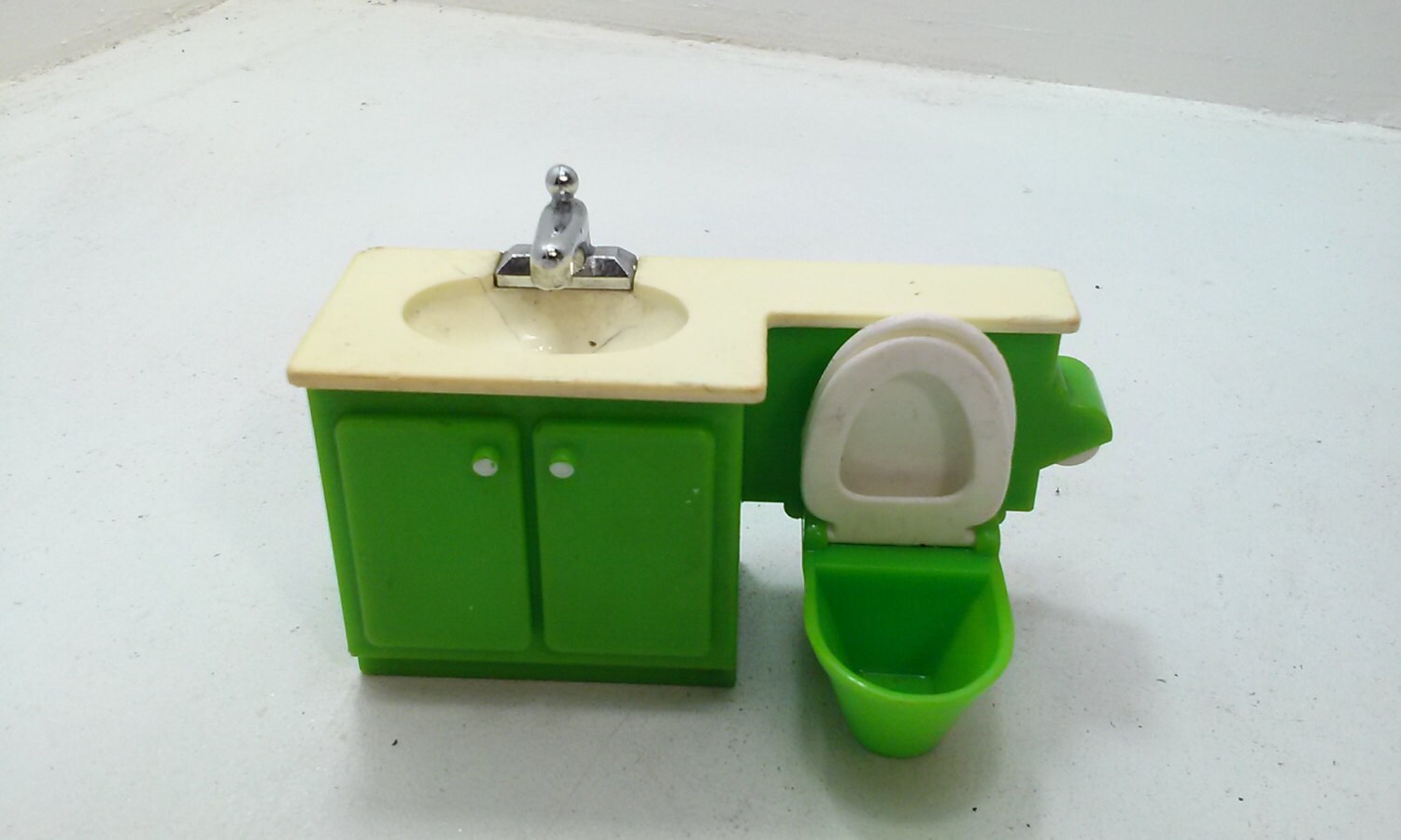 Fisher Price Vintage Dollhouse Furniture: Green sink/toilet. #253 ...