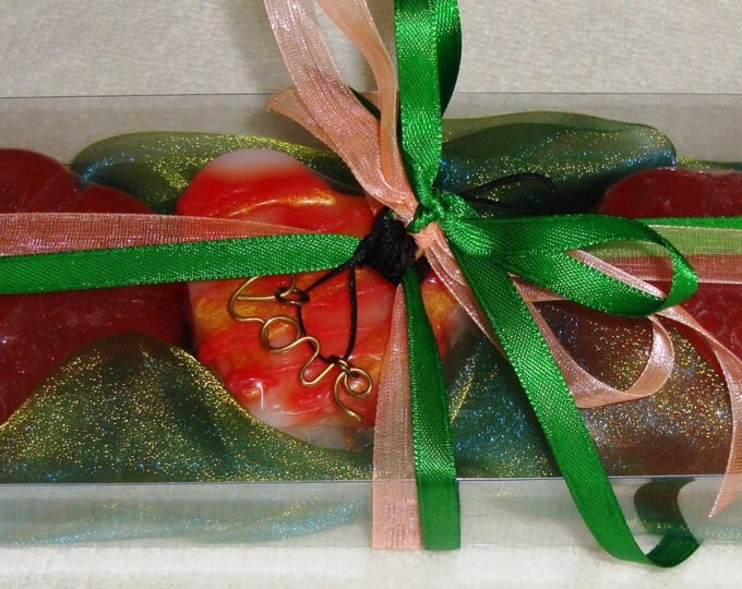 Green-Apricot Gift Set for Women with Luxury Scented Soaps & a Golden Handmade Jewelry Necklace:Ideal for Valentine,Feast,Birthday, Party