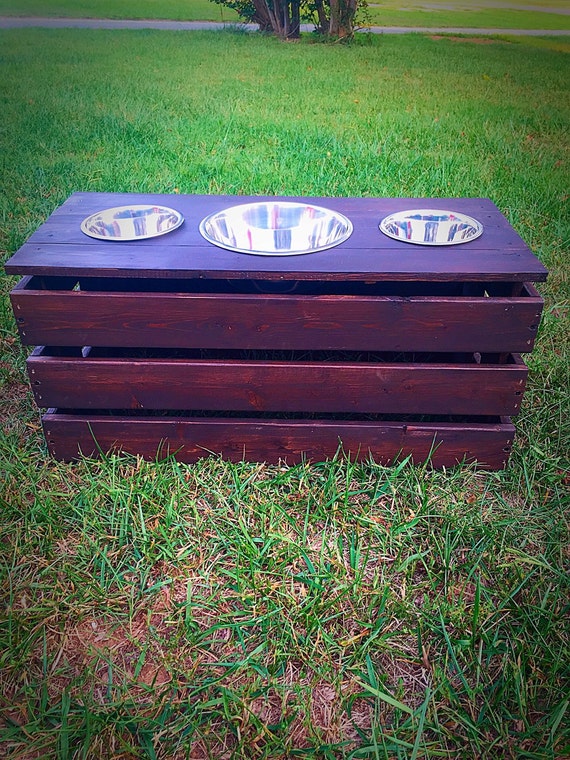 Elevated raised reclaimed wood dog feeder by palletinspirations
