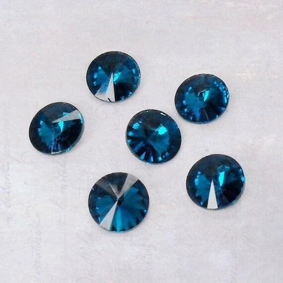 20 x Blue Zircon Faceted 8mm Glass Pointback Rhinestones